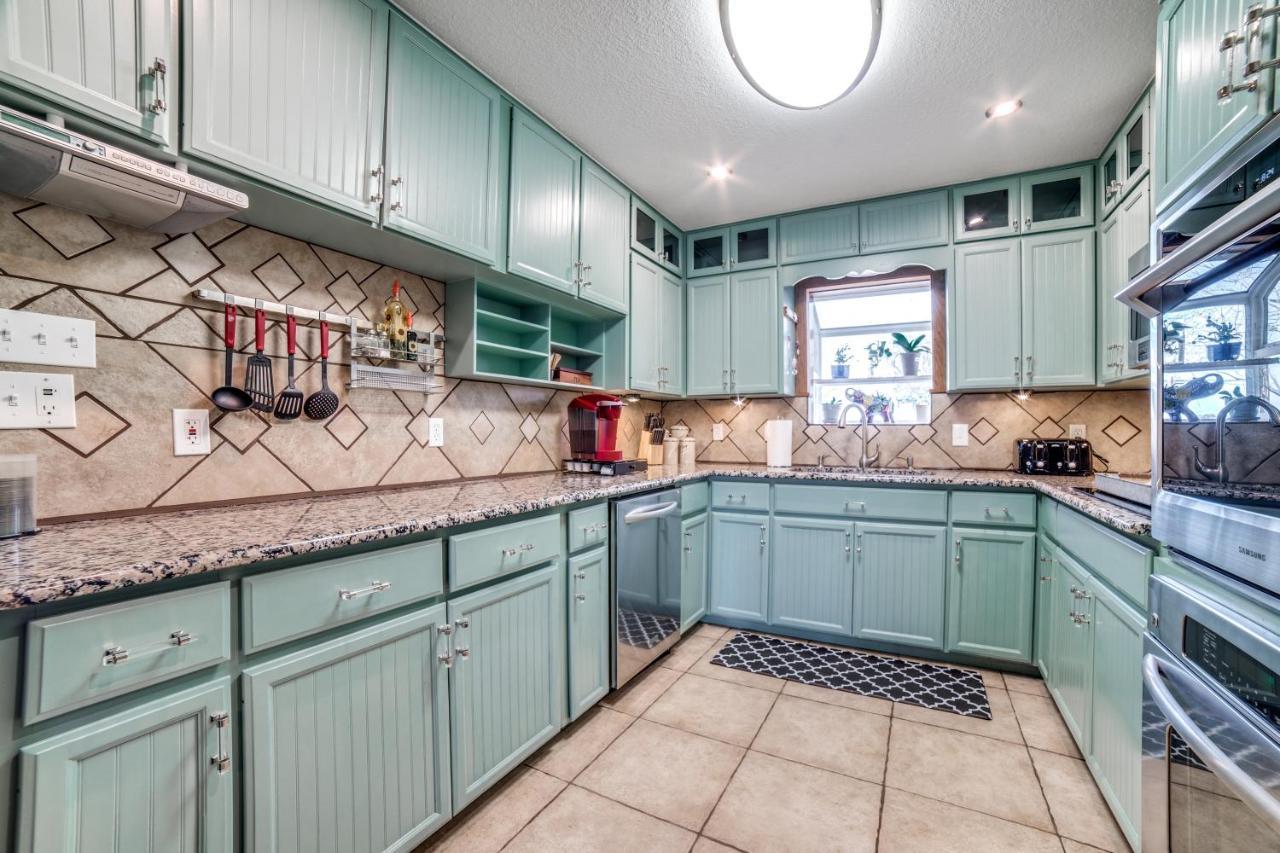 5 Bdrm On 2 Acres Mins To Wineries Private Heated Pool And Hot Tub Johnson City