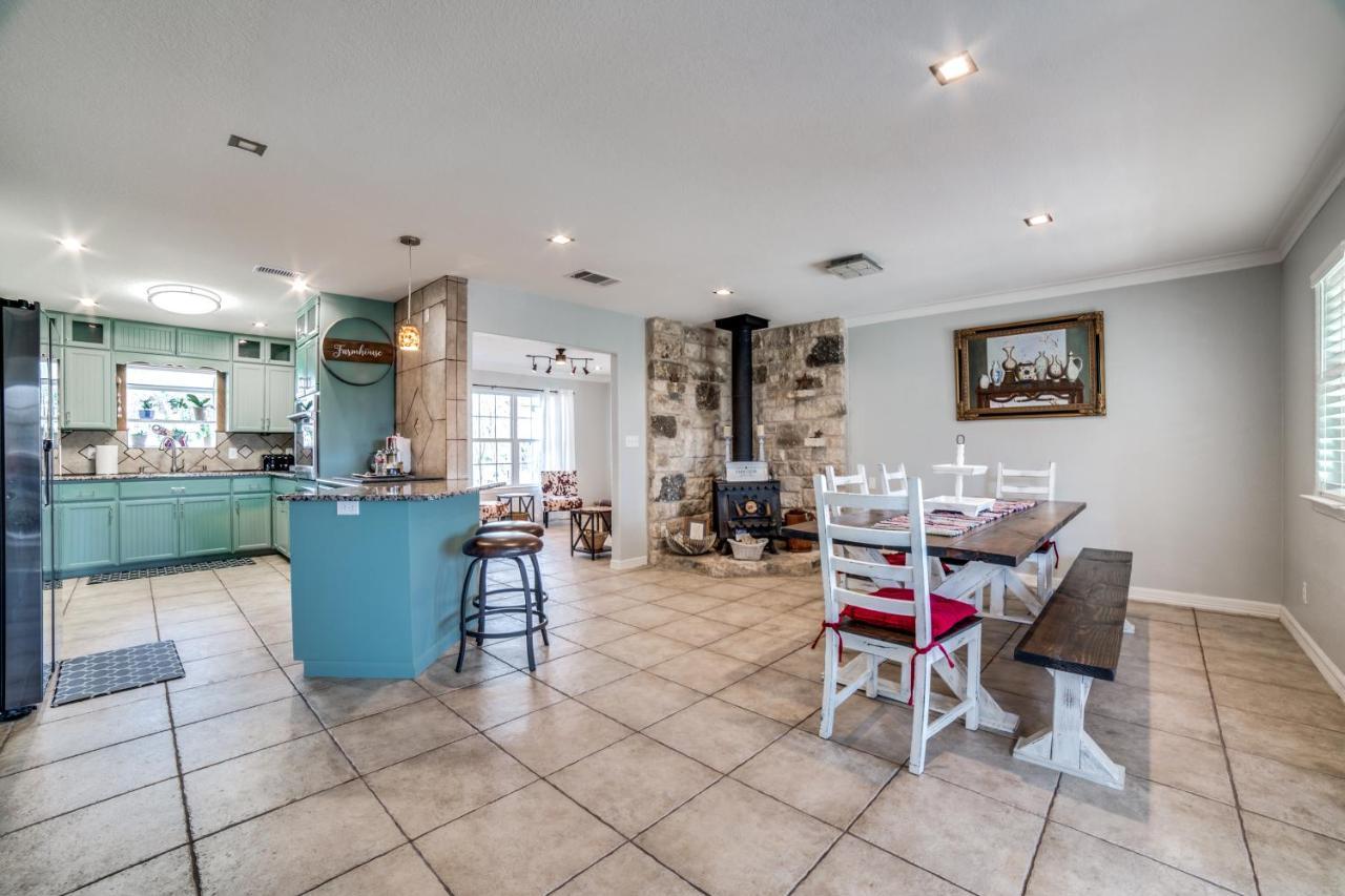 5 Bdrm On 2 Acres Mins To Wineries Private Heated Pool And Hot Tub Johnson City