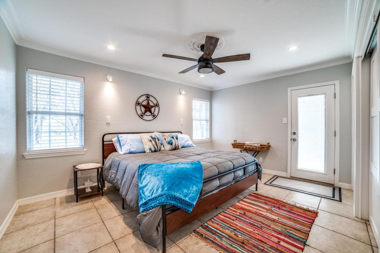 Hébergement de vacances 5 Bdrm On 2 Acres Mins To Wineries Private Heated Pool And Hot Tub Johnson City