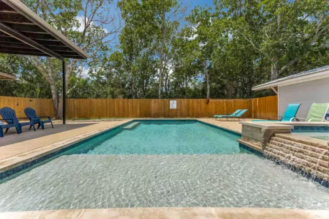 5 Bdrm On 2 Acres Mins To Wineries Private Heated Pool And Hot Tub Hébergement de vacances